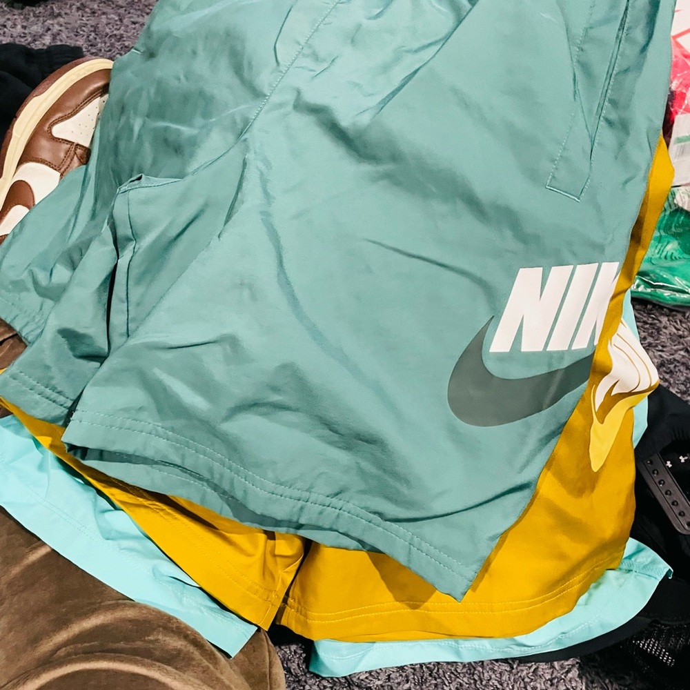 Nike Men's Athletic Shorts in Teal and Yellow